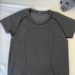 size 6 lululemon swiftly tech short sleeve